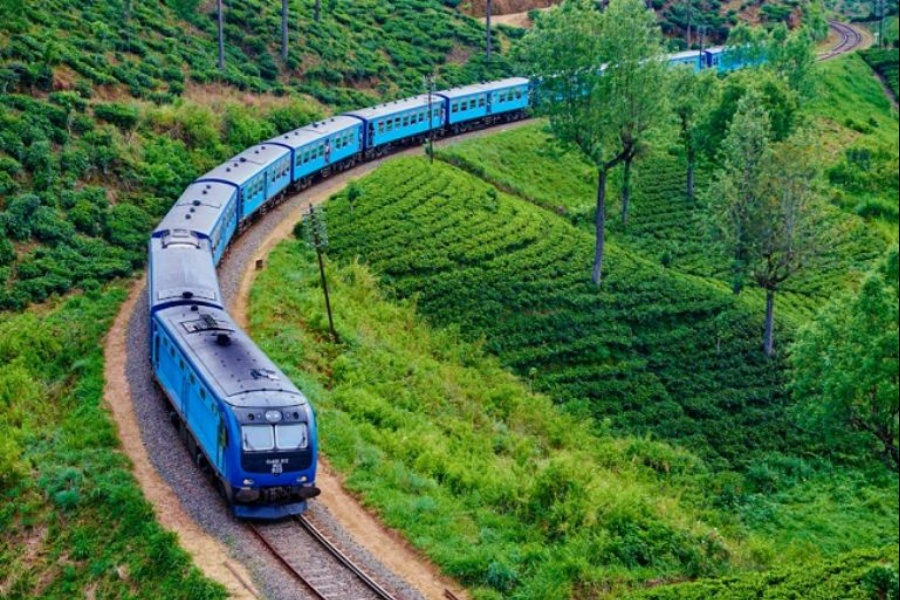 Relax on the scenic way to Quang Binh - Vietnam Train Travel