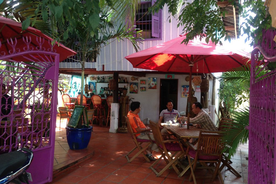 Le Petit Bistro De Takeo