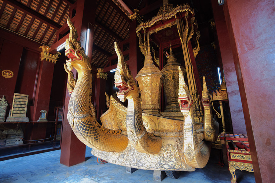 King Sisavang Vong's Funeral Chariot inside Wat Xieng Thong (Cre: datviettour)