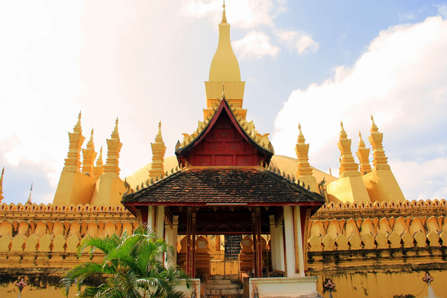 How to get to Pha That Luang