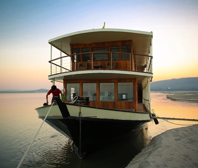 RV Mingun cruise