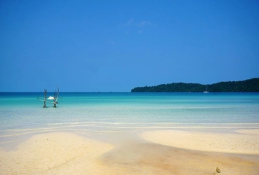 Koh Rong Saloem Beach Free & Easy (B)