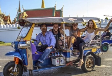 Vientiane – Rice experience with tuk tuk (B, L, D)