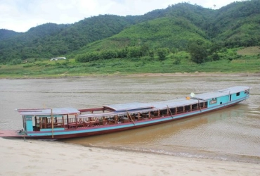Luang Prabang – Shompoo Cruise Embarkation - Pakbeng (B, L)