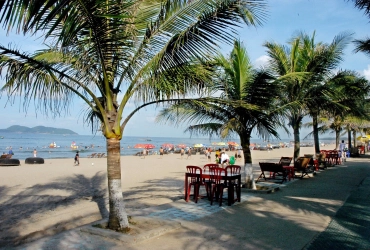 Cua Lo Beach - Sen Village (Uncle Ho's Hometown) - Hanoi
