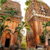 Quy Nhon Tour 4 Days: Hidden Beaches & Cham Heritage