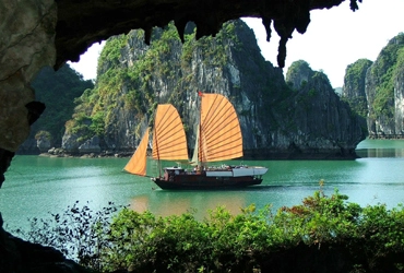 Ha Long Bay- Hanoi (B, L)