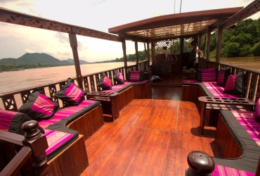 Chiang Saen - Houay Xai - Pakbeng (B, L) - Shompoo Cruise