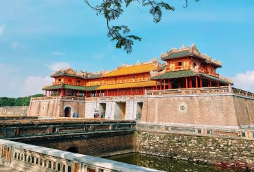 Ha Long Bay – Hanoi- Flight to Hue (B, L)