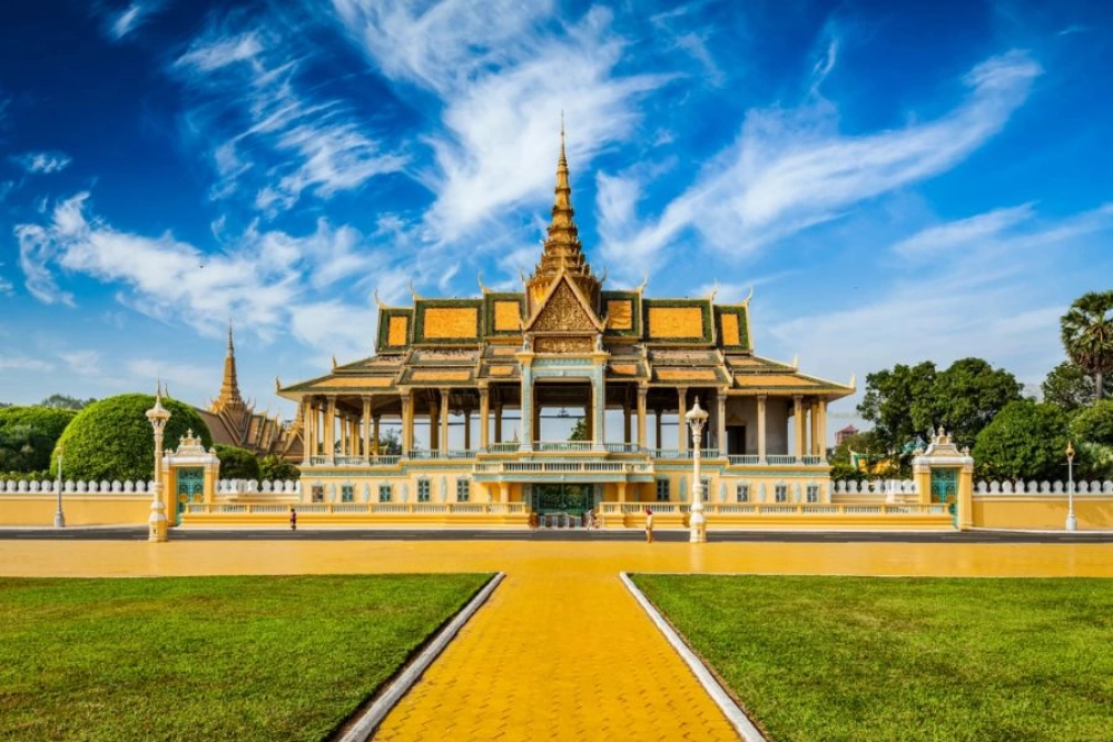 Cham Village - Angkor Ban - Prek Bangkok - Phnom Penh (B, L, D)