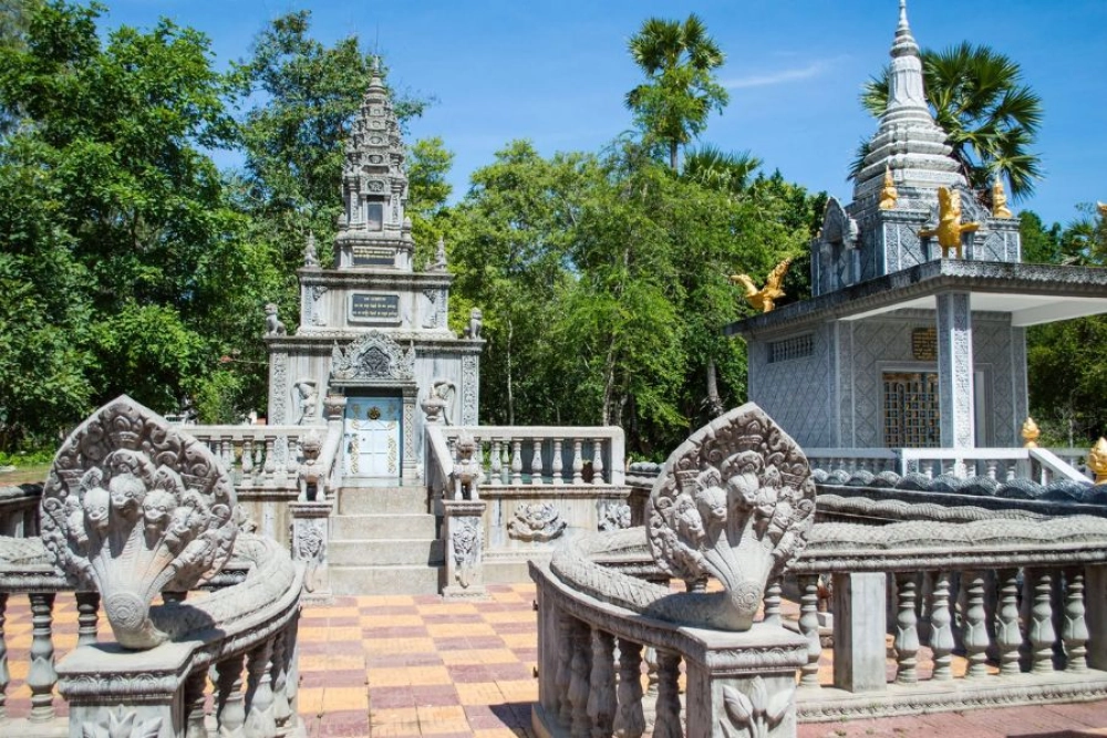 Kampong Laeang - Kampong Tralach - Kampong Cham (overnight sailing) (B, L, D) (B, L, D)