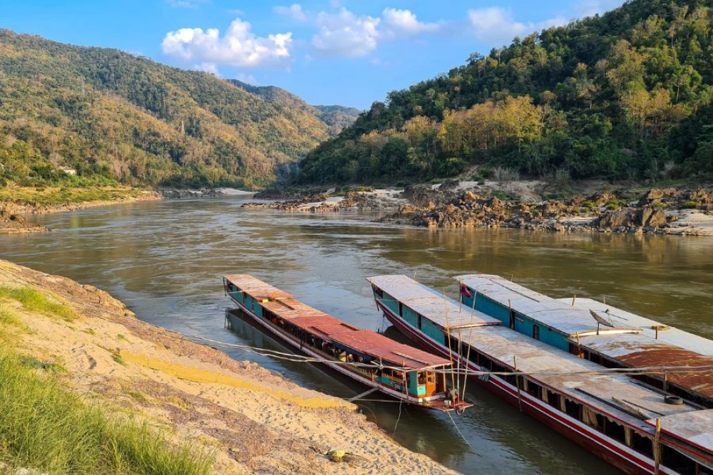 Khok Ek - Pakbeng - Huay Ting (B, L, D)