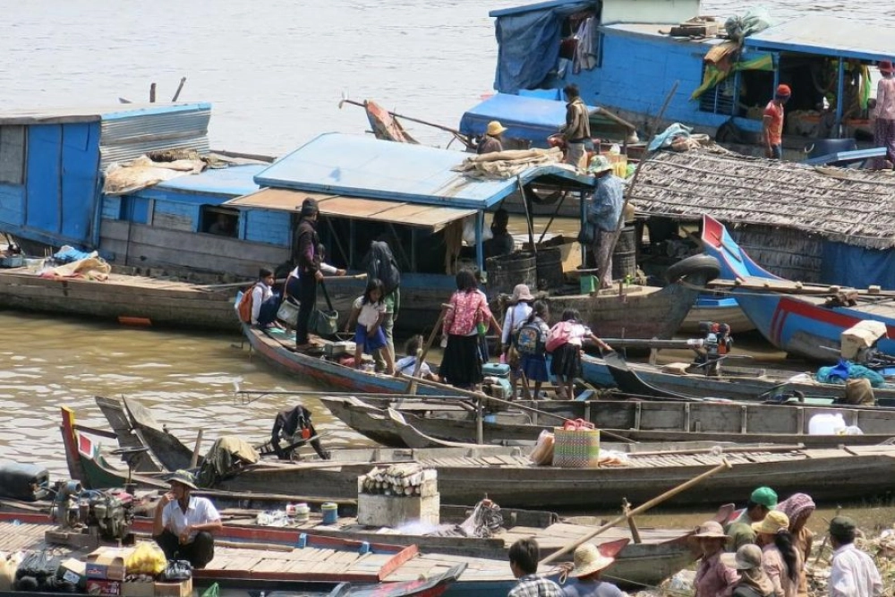 Kg Chhnang - Kampong Tralach - Koh Chen (Chinese Island) ( B, L, D)