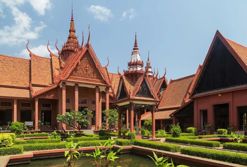 Phnom Penh (L, D)