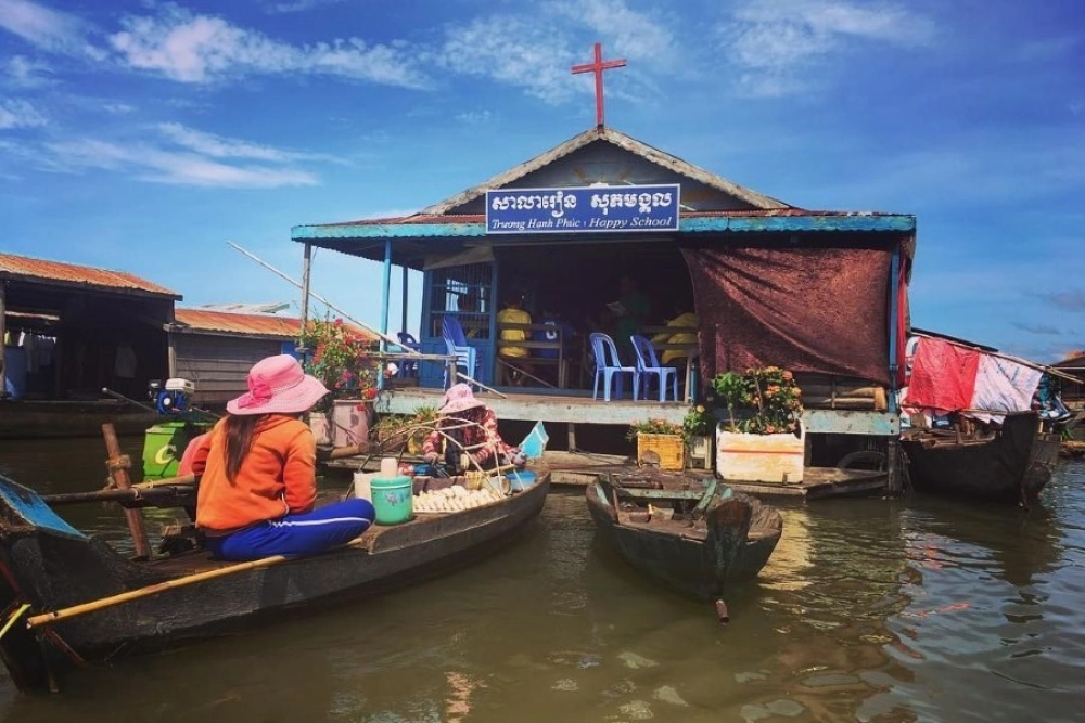 Phnom Penh – Kampong Tralach – Kampong Laeang – Mid-River (Tonle Sap Mooring) (B, L, D)