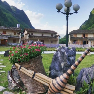 Pa Vi Hmong Village
