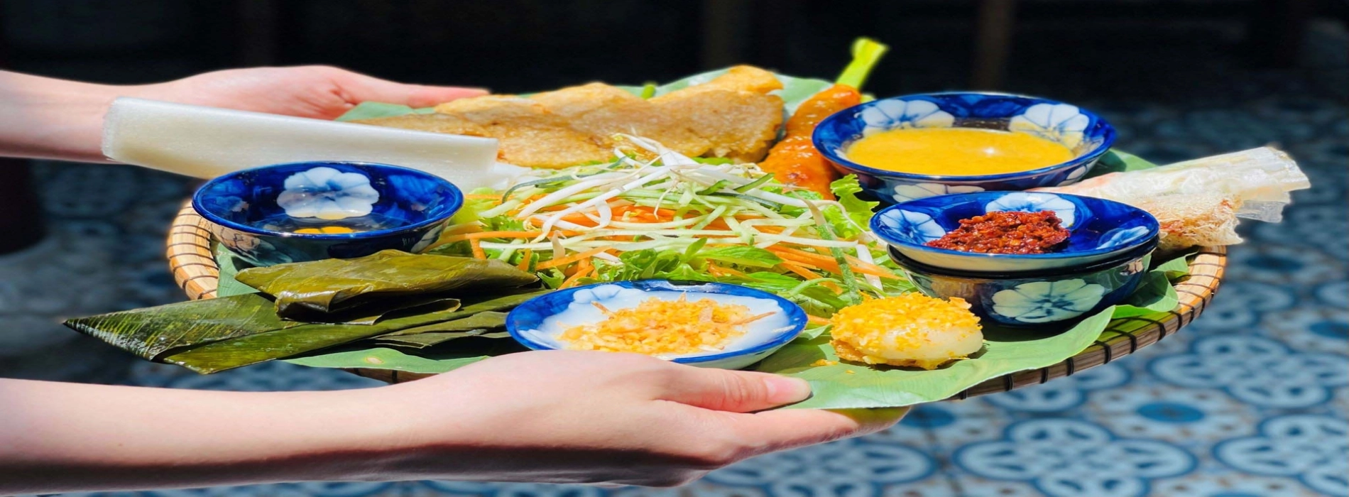 A list of 10 must-try specialties when traveling to Hue