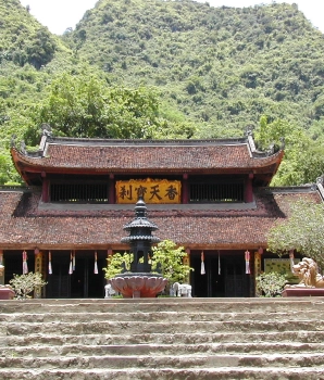 Perfume Pagoda Tour 1 day: Perfume Pagoda exploration