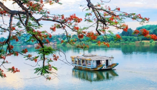 Perfume River Tour 1-day: Boat trip on the Perfume River