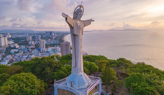 Vung Tau Tour 2 Days: Explore Historical Landmarks of the Past