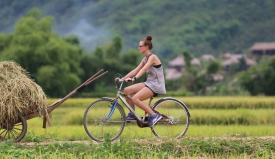 Vietnam Laos Tour 6 Days: An Overland Biking Experience