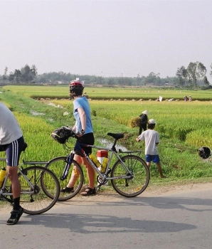 Vietnam Laos Cycling Tour 7 days: Cross-border Excursion