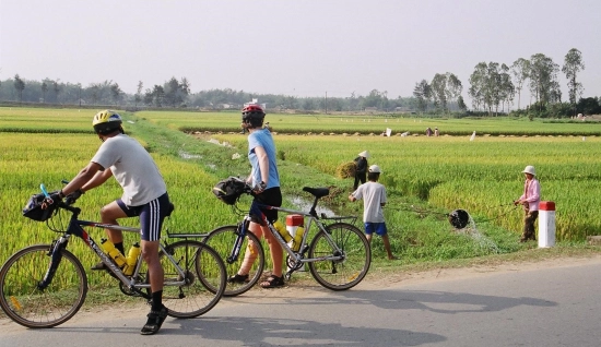 Vietnam Laos Cycling Tour 7 days: Cross-border Excursion