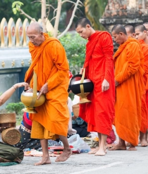Luang Prabang Tour 3 Days: Iconic Cultural