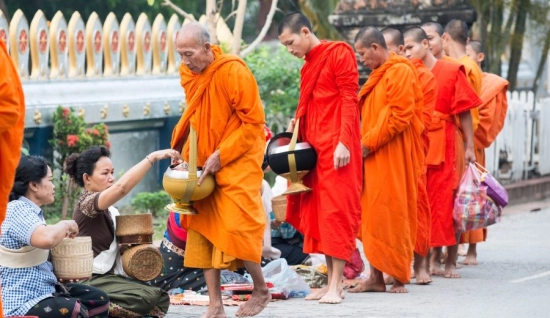 Luang Prabang Tour 3 Days: Iconic Cultural