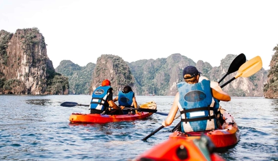 Vang Vieng Tour 3 Days: Caves, Kayaking, and Scenic Views