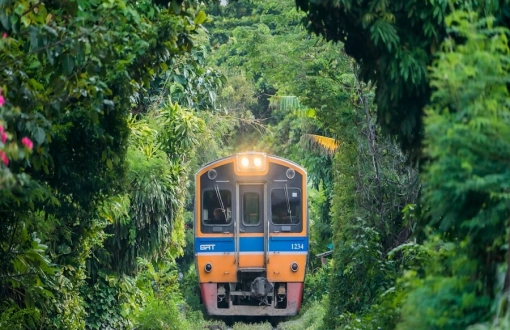 Thailand Train Journeys: Top 4 Scenic Rides to Experience