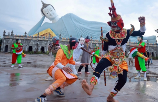 Ok Om Bok Festival 2025 Lights Up The Mekong Delta With Boat Races