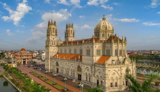 Nam Dinh Itinerary: 2 Days, 1 Night – Churches, Art Villages & Coastal Heritage