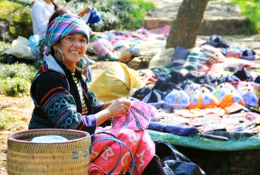 Sapa – Ethnic market – Night train to Hanoi (B/L) No guide on train