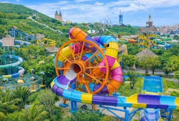 Vinpearl Amusement park (B) No guide