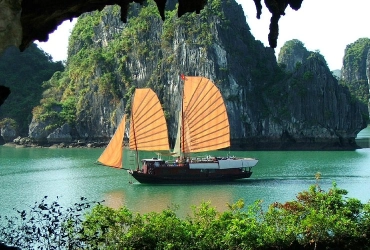 Halong Bay – Seaplane – Hanoi (B, L)