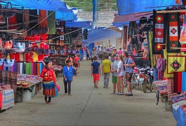 Sapa – ethnic market – Night train to Hanoi (B/L)