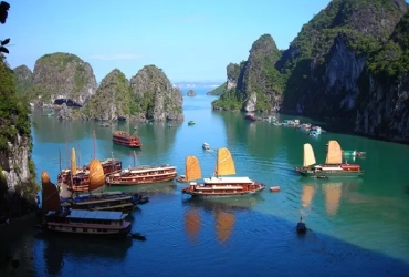 Halong – Hanoi (B/Br)