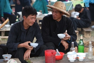 Lao Cai - ethnic market – Sapa (B/L)