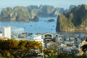 Ha Long Bay - Hanoi (B/Br)