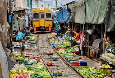 Bangkok – Mae Klong Raiway Market – Damnoen Saduak Floating Market – Kanchanaburi (B)