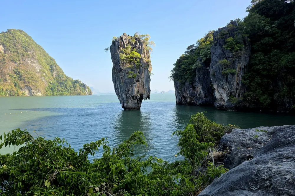 Phuket – Private boat in Phang Nga Bay