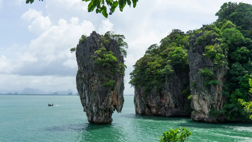 Phuket – Private yacht in Phang Nga Bay