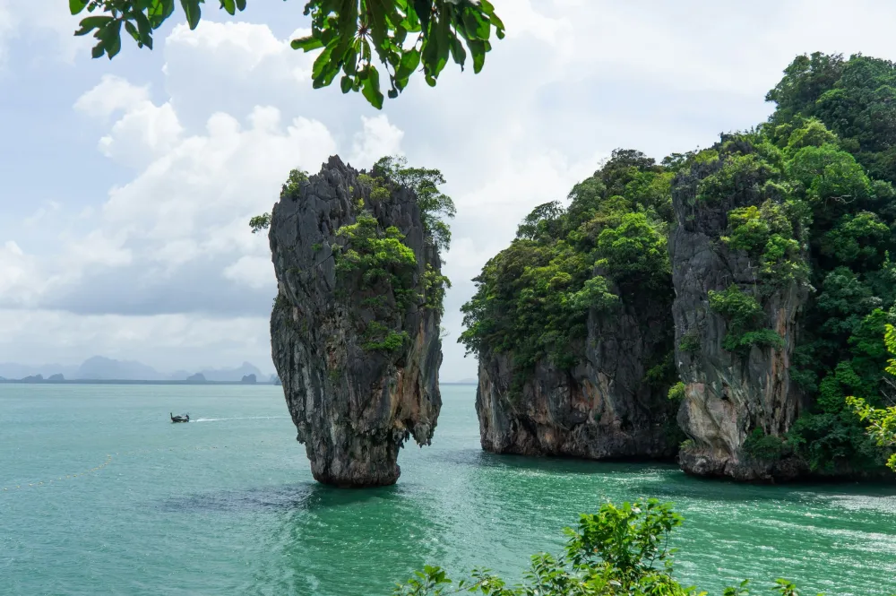 Phuket – Private yacht in Phang Nga Bay