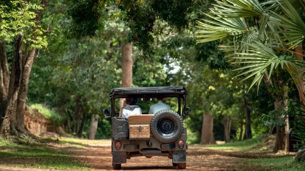 Siem Reap – Ta Prohm and Banteay Srei by vintage jeep