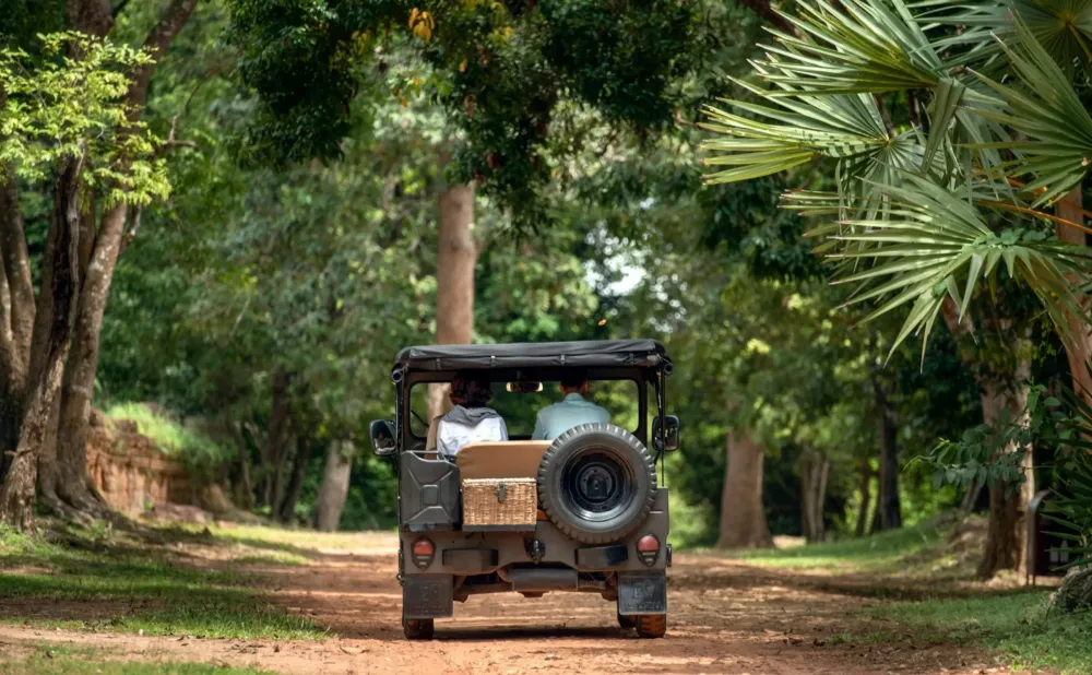 Siem Reap – Ta Prohm and Banteay Srei by vintage jeep