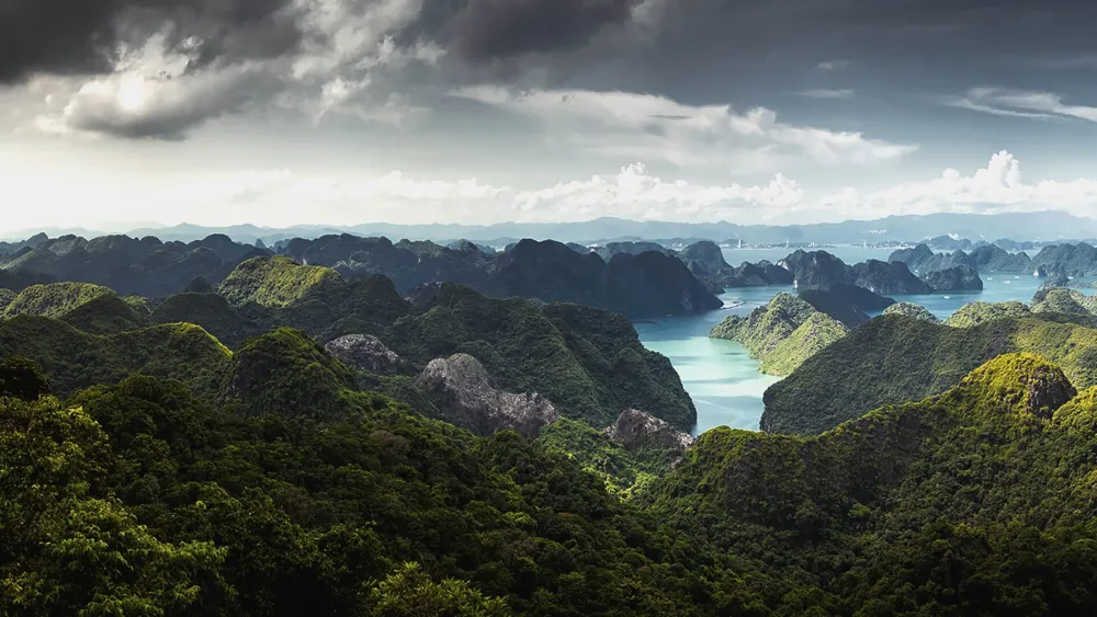 Hanoi – Lan Ha Bay luxury cruise