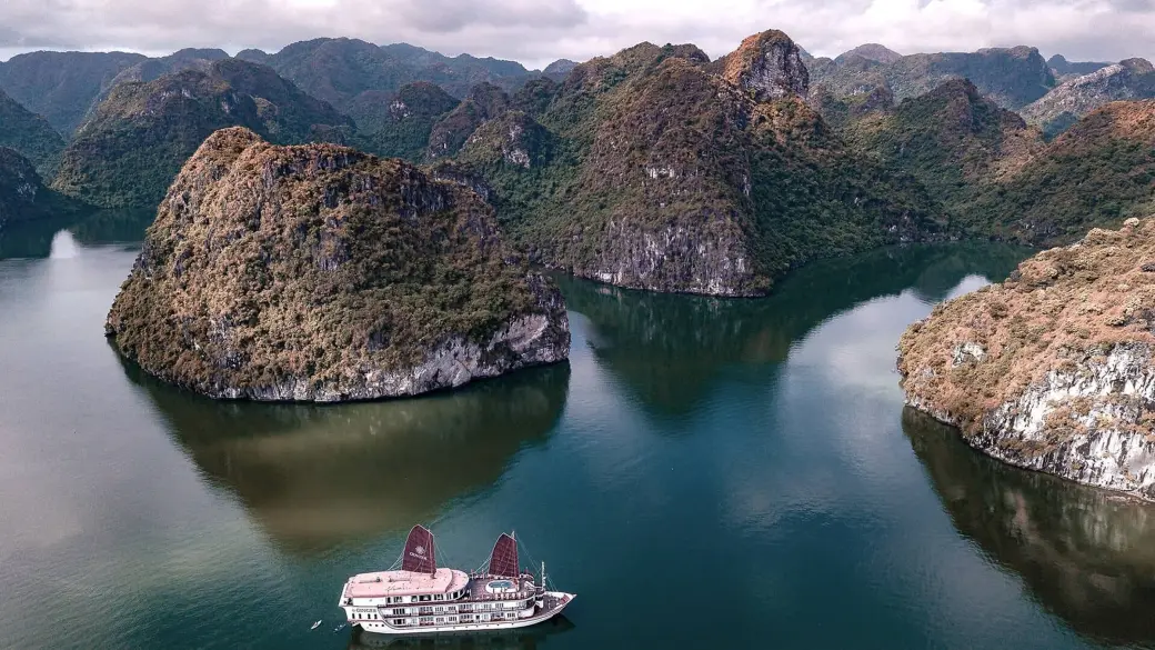 Hanoi – Lan Ha Bay luxury cruise