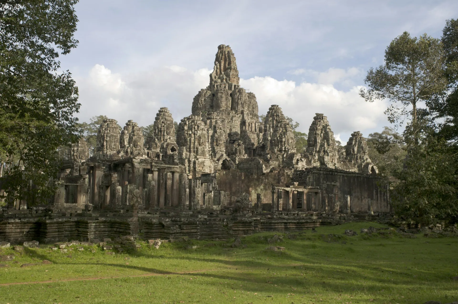 Hanoi, Lan Ha Bay & Angkor 11 days – photo 6