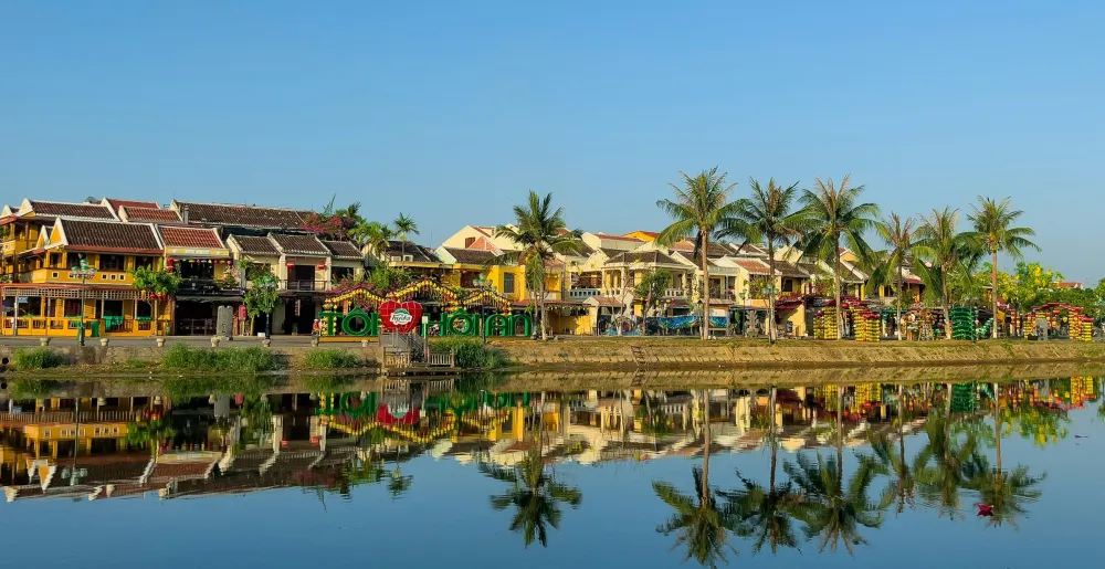 Lan Ha Bay – Hanoi – Fly to Da Nang – Hoi An
